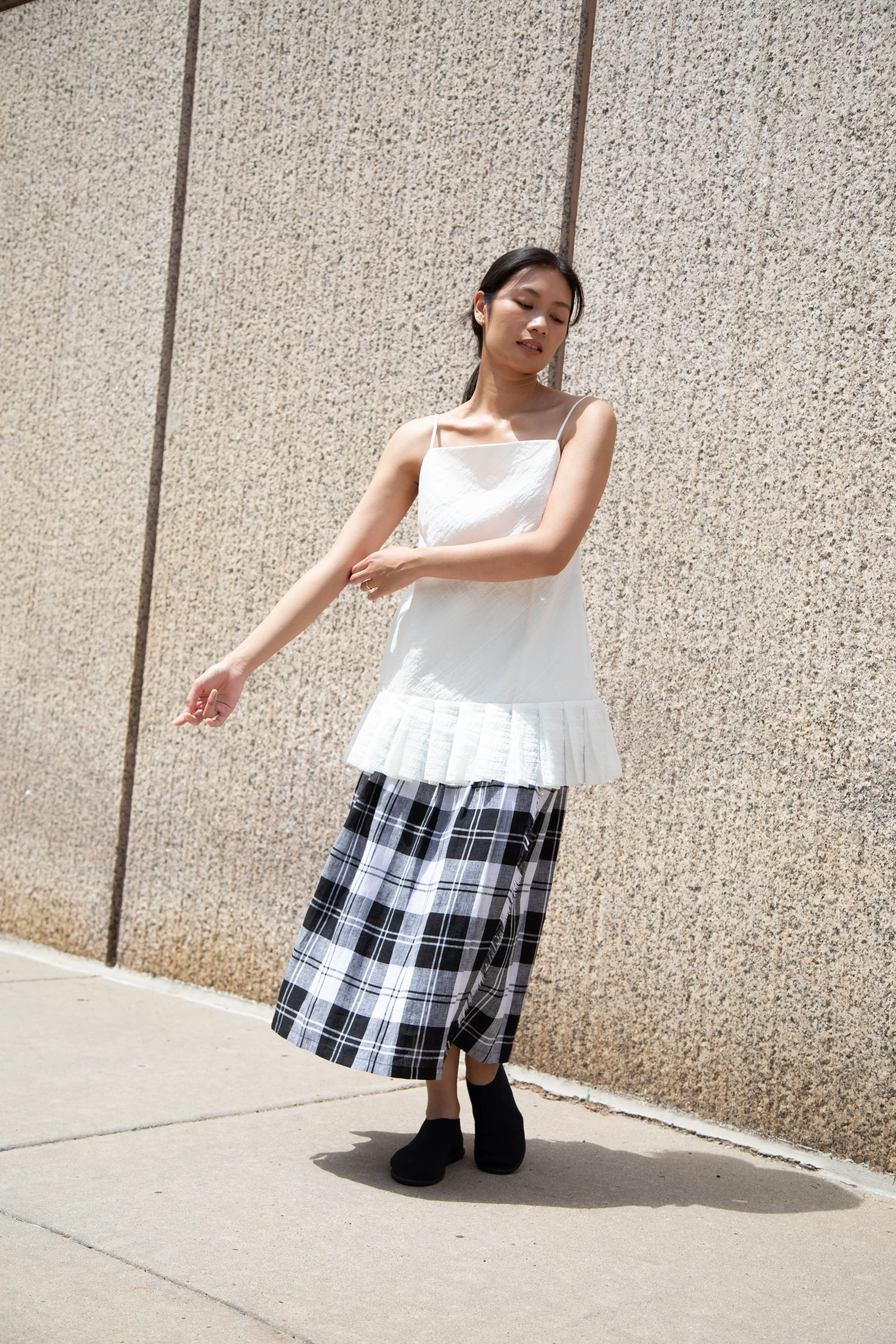 O'Neil of Dublin | Linen Pleated Skirt in Black Check